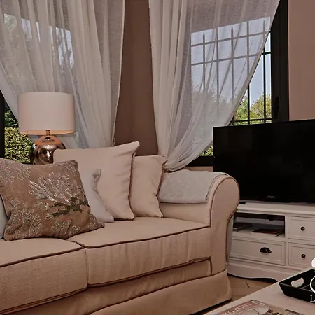 Luxury Bianca فيلة مانربا ديل جاردا